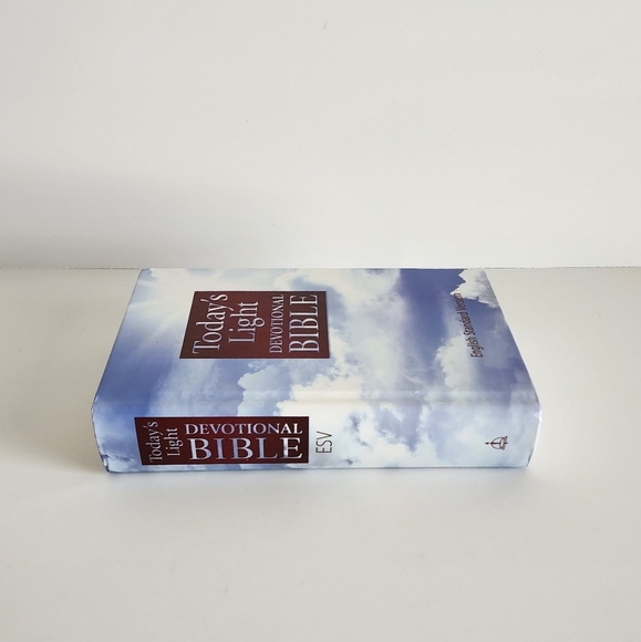 Today's Light Devotional Bible Hardcover ESV English Standard Version - Picture 6 of 7